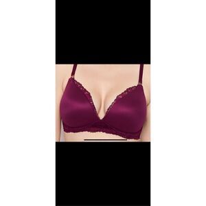 Victoria’s Secret lace wing wireless bra 38DDD in  burgundy/Wine color